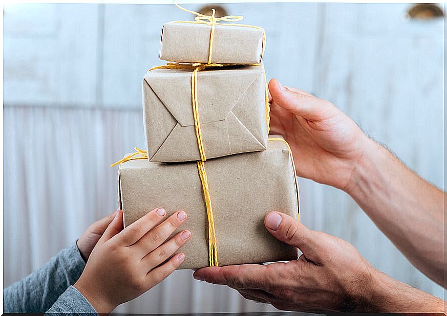 Cardboard gift boxes