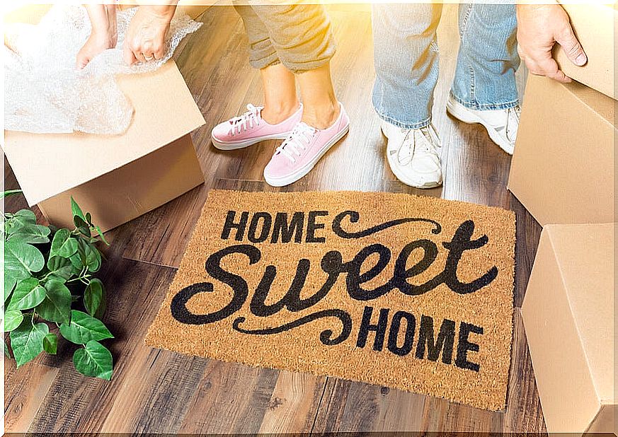 Doormat with the inscription "Home Sweet Home"