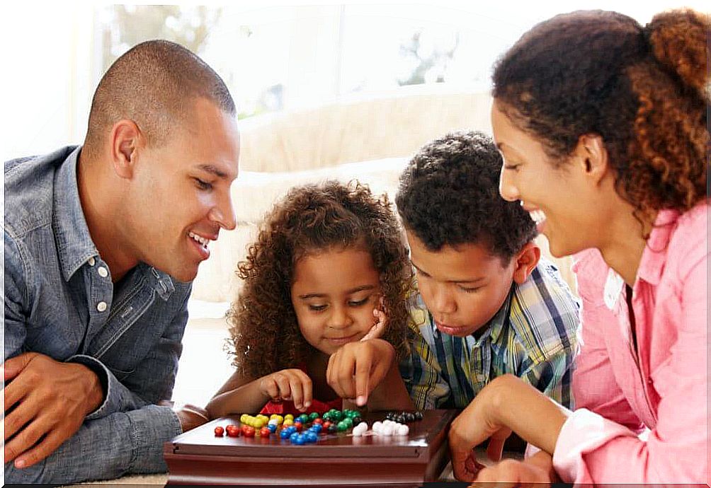 Family having fun with board games, a good option to learn to work as a team.