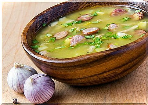 Garlic sugar cough soup