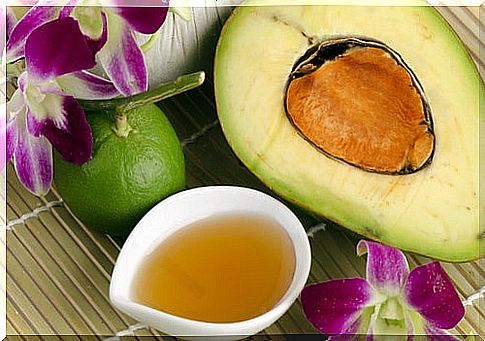 Avocado and honey to remove impurities from the skin