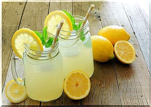 Water with lemon and flaxseed.