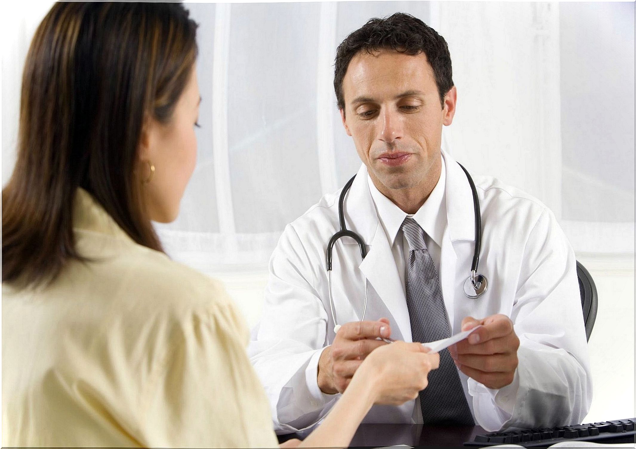 Doctor talking to patient about diagnosis and prescription.