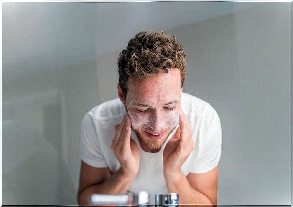 Man exfoliating his skin