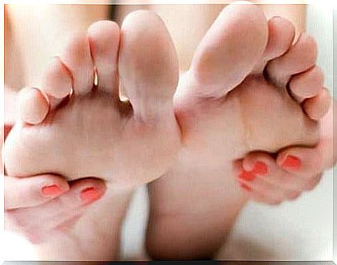 Fight dry and cracked feet with natural remedies