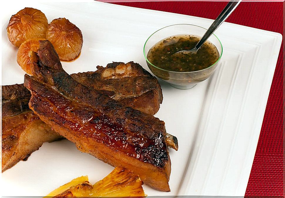 Caramelized ribs with pineapple.