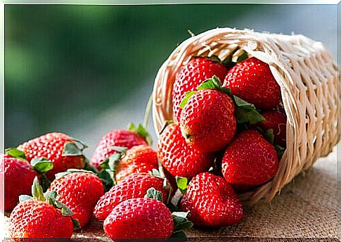 Strawberries as an antibiotic food.