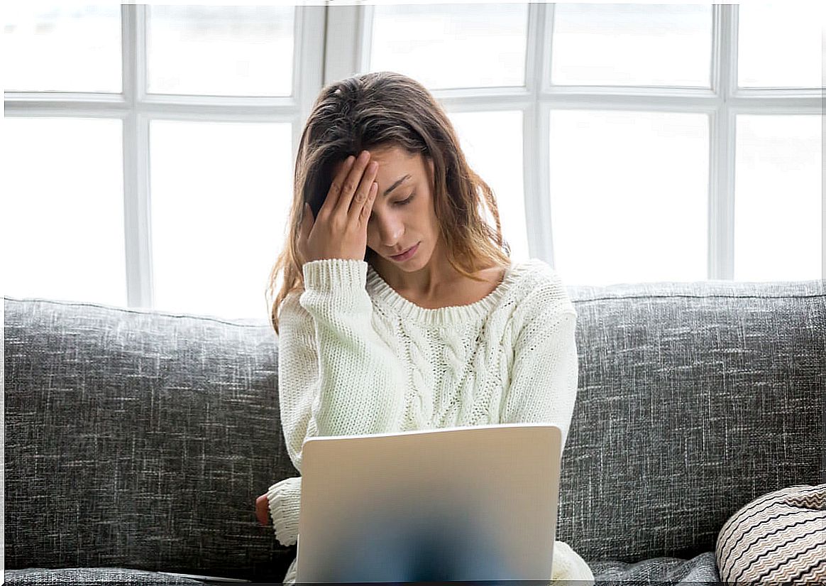 Stressed woman in front of computer.