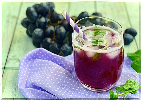 Grape juice with mint leaves