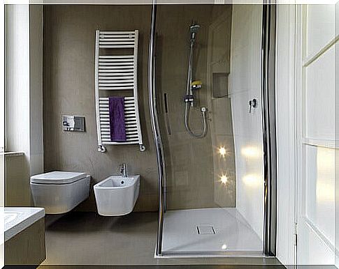 Square bathroom with shower to the side