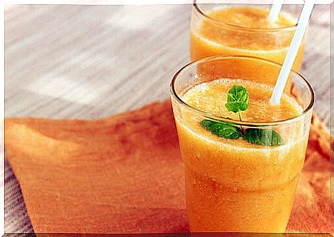 How to prepare a delicious orange smoothie to be fit and energized