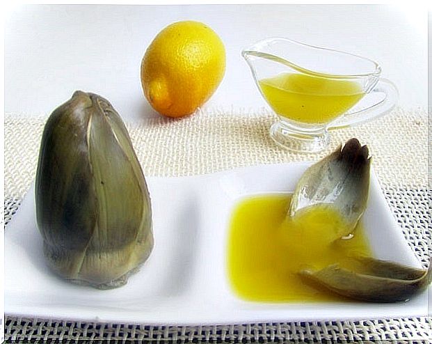 Artichoke bathed in lemon