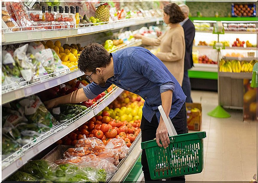 Man choosing vegetable in the supermarket.