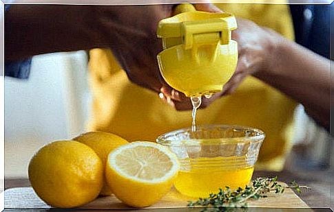 Lemon-to-purify-the-body