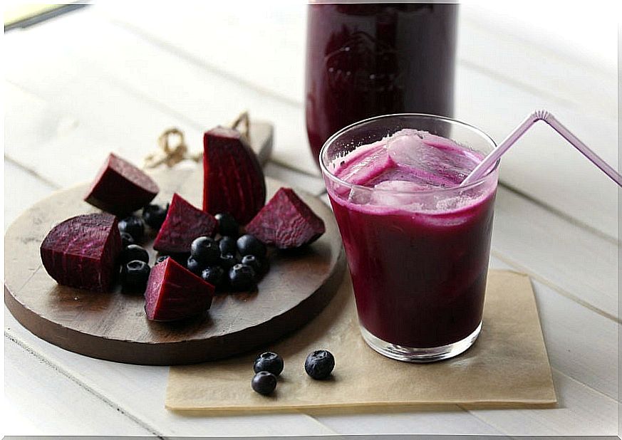 Support your liver detox with this blueberry and beet smoothie